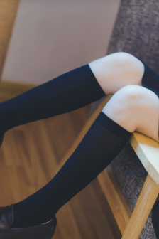 年轻的女老师在线观看